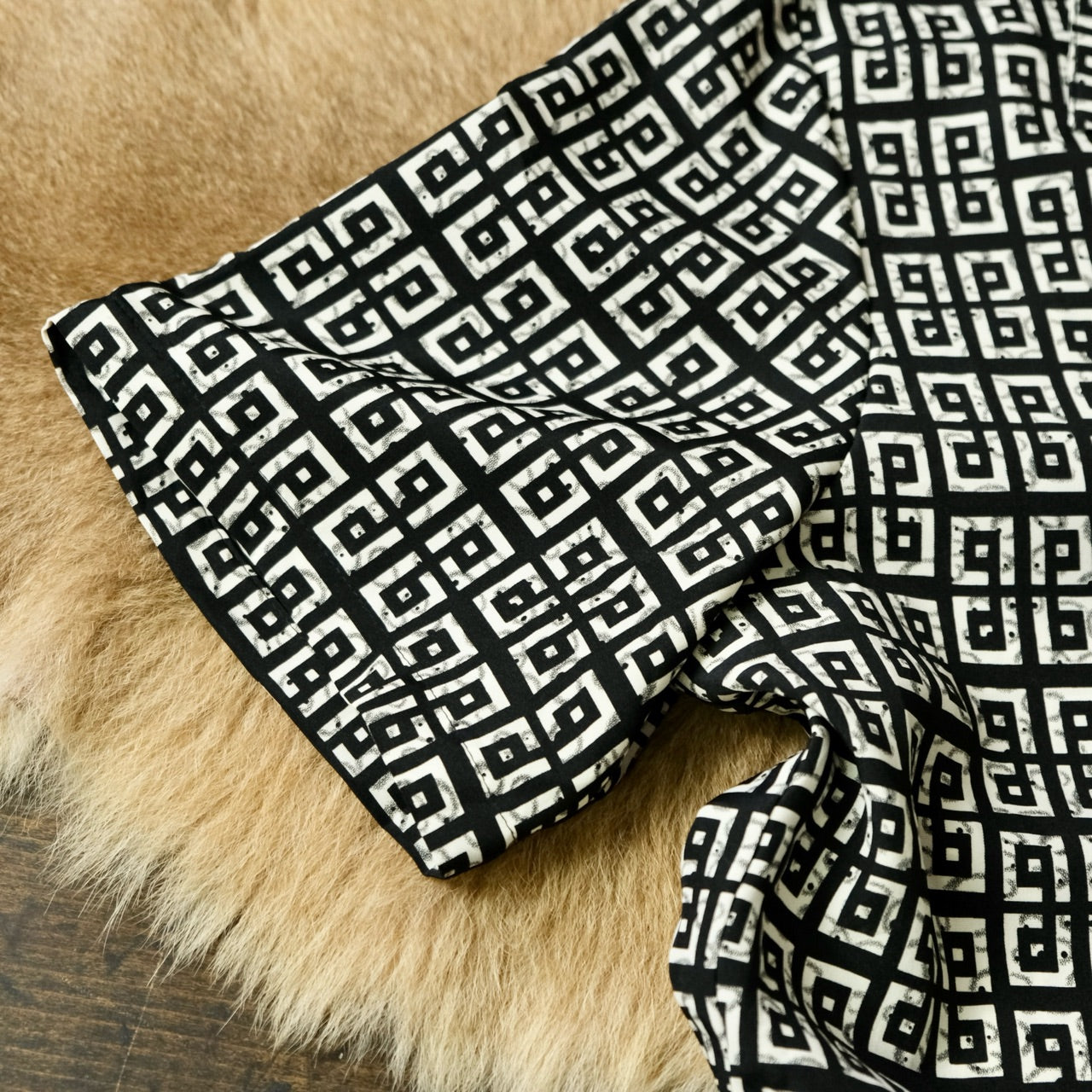 リズ・ベイカー 開襟シャツブラウス 半袖 モノトーン ブラックパターン - 古着屋 sio