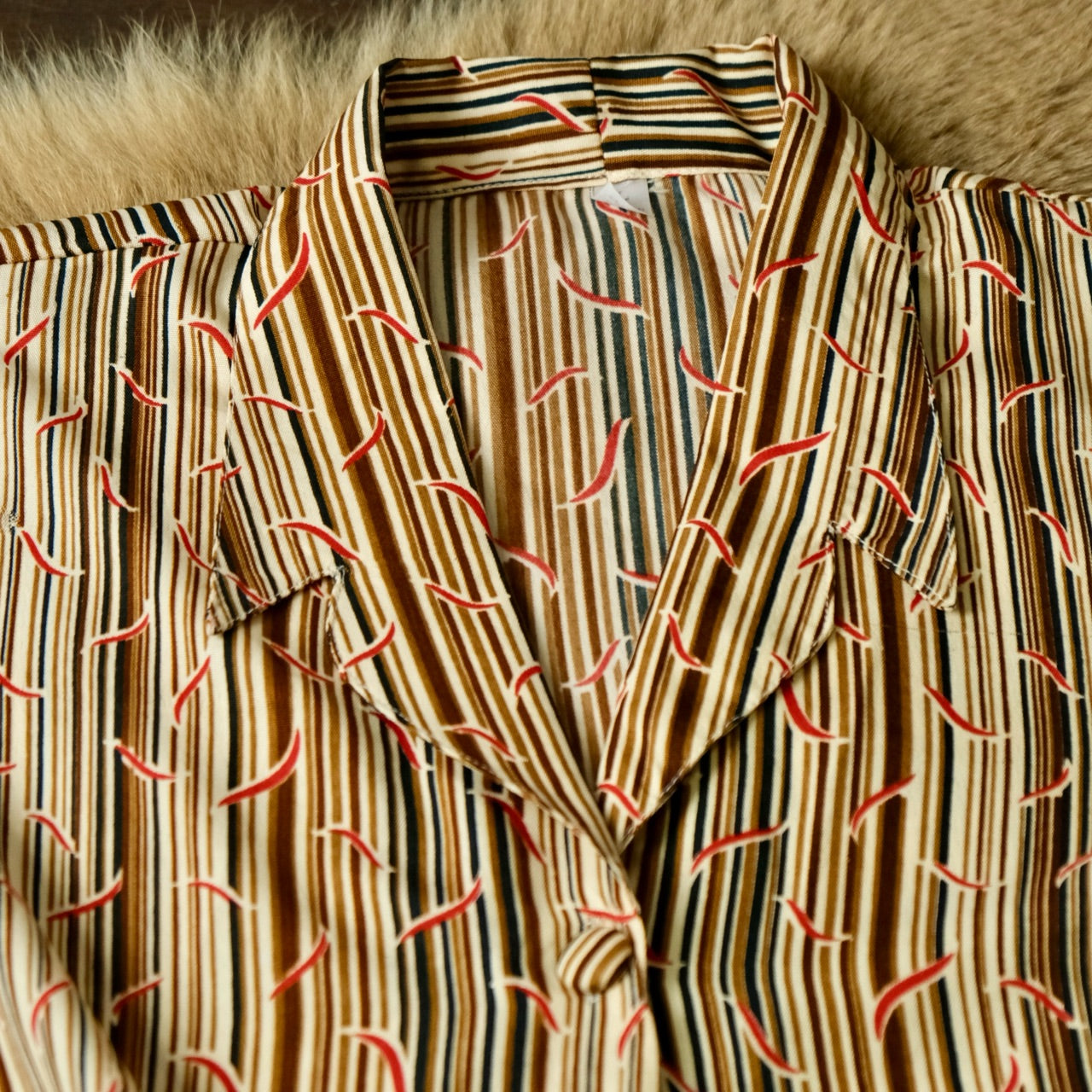 70s 唐辛子パターン オープンカラー ブラウスシャツ 開襟シャツ - 古着屋 sio