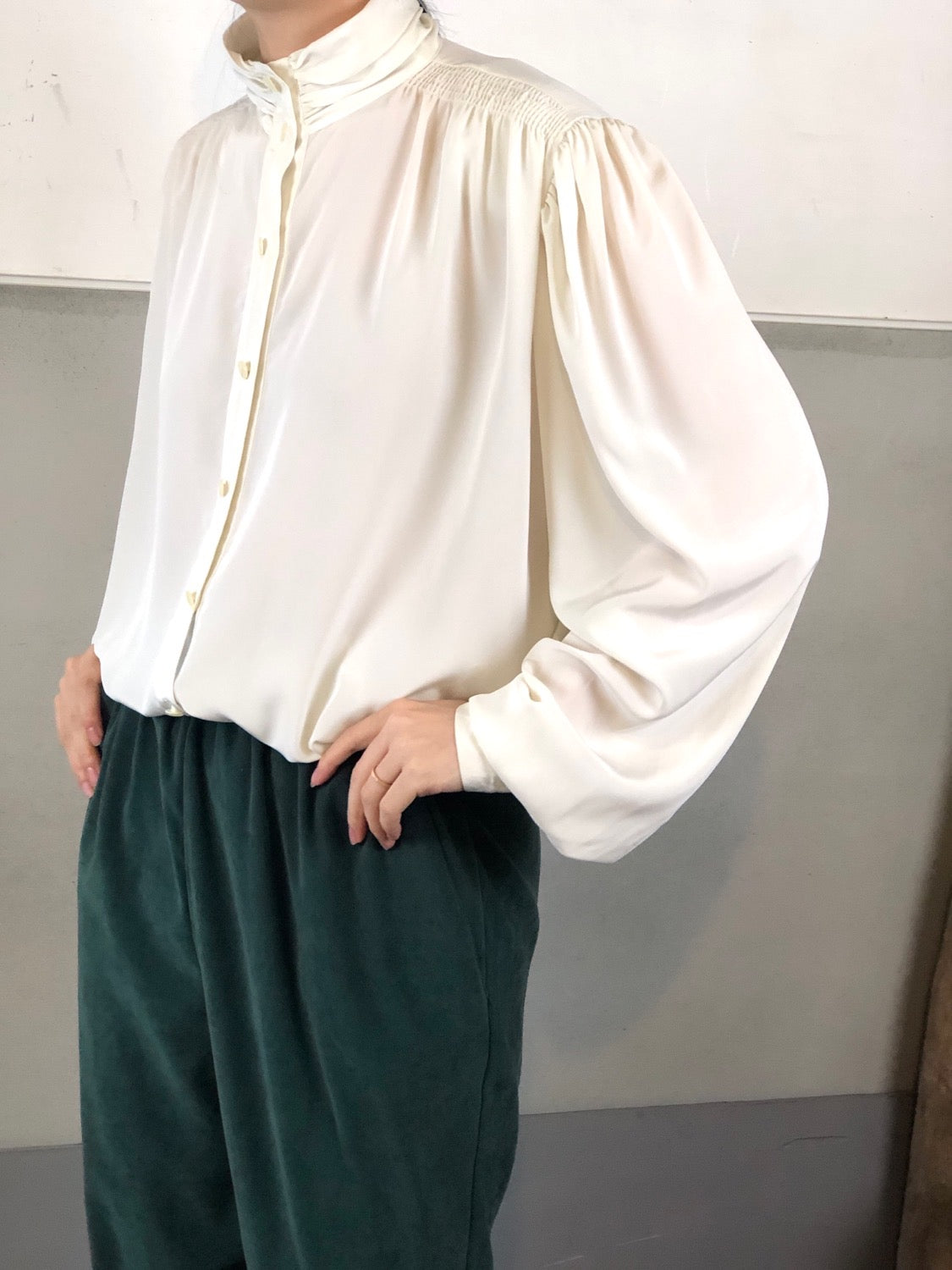 ユーロヴィンテージ オフホワイト スタンドカラーシャツブラウス - 古着屋 sio